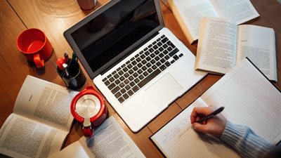 أستاذ بجامعة يابانية يكشف علاقة تقييمات الجامعات الأفضل بسماسرة الأبحاث العلمية 