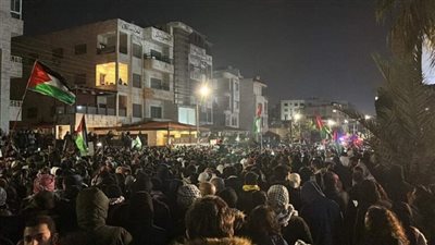 لليوم السابع على التوالي، الأردنيون يواصلون فعاليات حصار سفارة الاحتلال الإسرائيلي (فيديو)