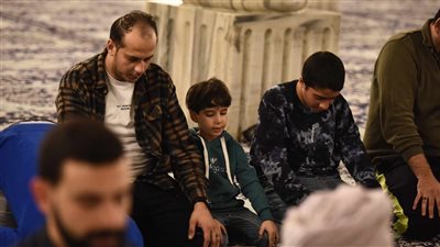 أحباب الله، حضور مميز للأطفال في صلاة التهجد بمسجد سيدنا الحسين (صور) 