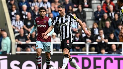 نيوكاسل يقلب الطاولة على وست هام ويفوز 4-3 في مباراة مثيرة بالدوري الإنجليزي 