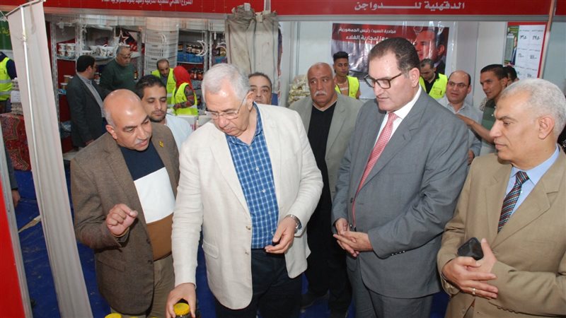 وزير الزراعة في معرض