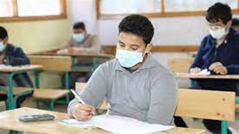 طلاب الجيزة يؤدون