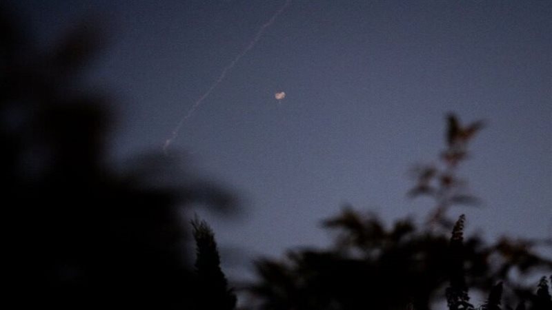 صواريخ تنطلق من القبة