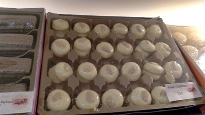 أسعار الكحك بالقطعة.. ارتفاع الأسعار يغضب التجار والمستهلكين.. والعلبة تصل لـ 1300 جنيه (صور)