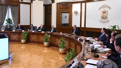 رئيس الوزراء يتابع جهود فض التشابكات المالية بين الكهرباء والإسكان 