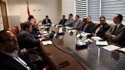 صبحي يجتمع باللجنة التنفيذية لتطوير منظومة الطب الرياضي (صور)