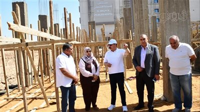 محافظ أسوان يتفقد مشروع إنشاء مول الخدمات الطبية أمام مستشفى المسلة (صور)