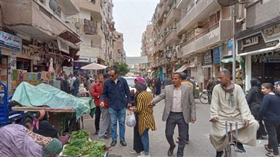 محافظة أسيوط تشن حملات لرفع الاشغالات وتعديات الباعة بشوارع حي شرق 