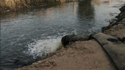 الوطنية للطوارئ: ماكينات عملاقة لشفط مياه ترعة السويس من المنازل والأراضي المضارة