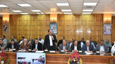 الإشادة بالشهر العقاري وتعظيم الإيرادات وغربال فصل القمامة بالشرقية   