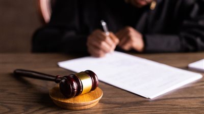 قانوني: حكم الحبس مع إيقاف التنفيذ يسقط بآثاره القانونية في هذه الحالة