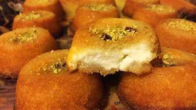 طريقة عمل أكواب البسبوسة بالقشطة، لتحلية سريعة بعد الإفطار