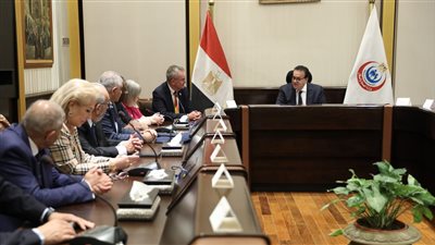 وزير الصحة يبحث التوسع في حملات التوعية بالكشف المبكر وعلاج الورم الحليمي 