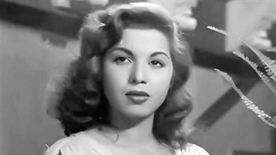 أشهر مقالب الفنانين في يوم كذبة أبريل.. عرض أزياء وهمي لـ سامية جمال.. اتهام لولا صدقي بالسرقة.. وهذا سر رفض شويكار للاحتفال به