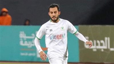 الشحات يدرس تعليمات الطبيب النمساوي قبل بدء العلاج التأهيلي لأحمد منصور