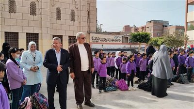 مدير تعليم دمياط يواصل تفقد مدارس عزبة البرج