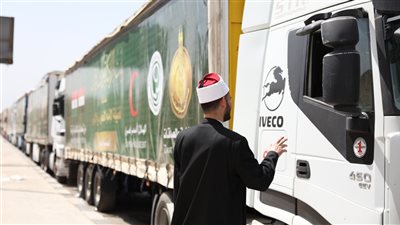 بتوجيهات شيخ الأزهر، بيت الزكاة والصدقات المصري يطلق القافلة السادسة لإغاثة غزة (صور)