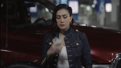 غادة عبد الرازق تكتشف خيانة سيمون لزوجها في الحلقة 22 من صيد العقارب