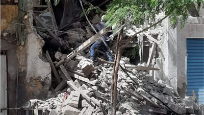 انهيار أجزاء من عقارين بحي الجمرك بالإسكندرية 