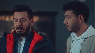 مسلسل المعلم حلقة 22، مصطفى شعبان يكتشف مرض زوجته ويساوم الجنتيل على نصيبه في شحنة المخدرات