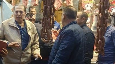 حملة مكبرة بحي العجمي على المحلات والمنشآت التجارية (صور)