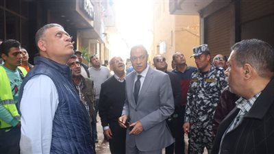 محافظ القليوبية يتابع تطبيق الجمع السكني للمخلفات من خلال منظومة النظافة الجديدة 