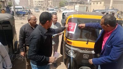 محافظ المنيا يتابع الالتزام بالتعريفة الجديدة لوسائل المواصلات