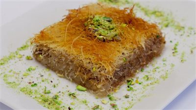 طريقة عمل الكنافة بالمكسرات، طبق حلو مميز بعد الإفطار 