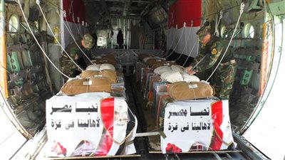 مصر تواصل أعمال الإسقاط الجوي للمساعدات الإنسانية والإغاثية على شمال قطاع غزة