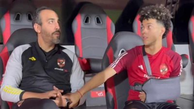 إمام عاشور يؤدي جلسة علاج طبيعي في الجيم (صور)