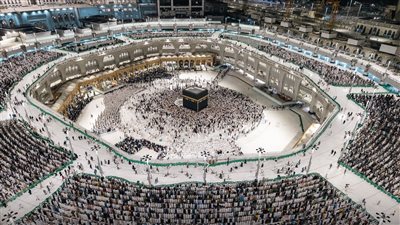 خطيب المسجد الحرام: الالتزام باستخراج تصريح الحج يستند إلى الشريعة الإسلامية (فيديو)