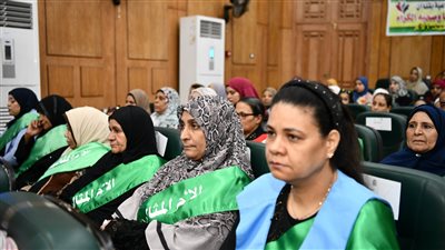 محافظ قنا يكرم الأمهات المثاليات (صور)