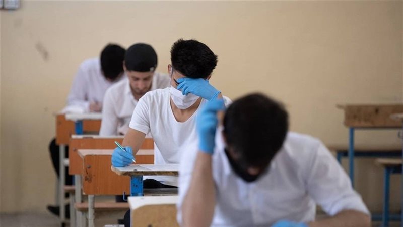 طلاب الجيزة يؤدون