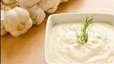 طريقة عمل التومية خطوة بخطوة من المطبخ السوري