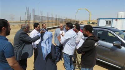 مسئولو الإسكان يتفقدون تنفيذ المرافق بتوسعات مدينة العبور الجديدة 