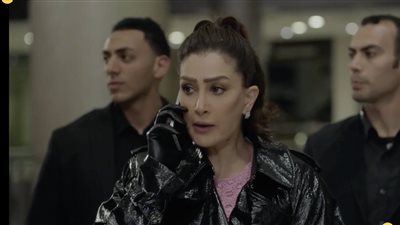 محمد علي رزق يتعرض للسرقة في الحلقة 24 من صيد العقارب