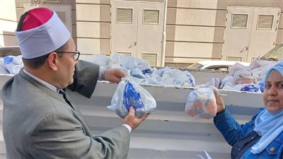 الأوقاف توزع 18 طن سلع غذائية من صكوك الإطعام في 6 محافظات 