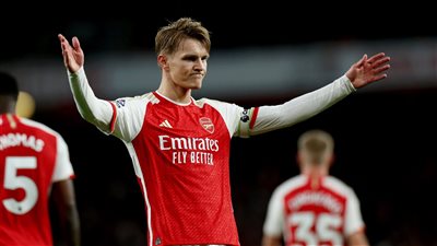 آرسنال يفوز على لوتون تاون 2-0 ويتصدر الدوري الإنجليزي مؤقتا 