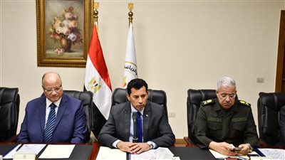 وزير الشباب والرياضة يناقش الطروحات الاستثمارية الجديدة لتطوير هيئة ستاد القاهرة