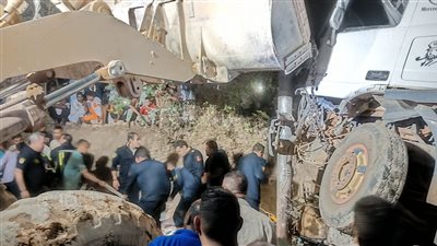 اللقطات الأولى لاقتحام سيارة نقل مقهى في أسوان ومصرع وإصابة عدد من المواطنين (صور) 