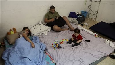 إسرائيل تبحث فتح الملاجئ وترفع حالة التأهب، ومسؤول استخباراتي يتوقع موعد الرد الإيراني