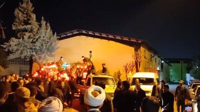 لحظة وصول جثامين قتلى القنصلية الإيرانية في دمشق إلى طهران (فيديو)