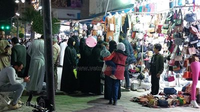 زحام لشراء ملابس العيد بمحال مرسى مطروح (صور)
