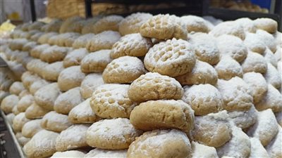 كحك العيد في الأقصر على كل شكل ولون.. إقبال كثيف على المخابز.. طقوس خاصة لصناعته بالمنازل.. وفرحة الأطفال تخطف القلوب (صور)