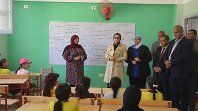 نائب محافظ الوادي الجديد تتابع أعمال تطوير المدارس بمدينة الخارجة