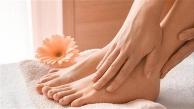  أسباب وطرق علاج تشققات الكعبين بالمنزل 