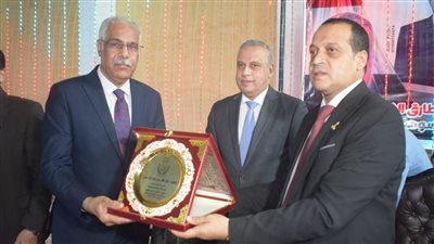 بحضور محافظ سوهاج، تكريم جمال علام وأبو الوفا ومشهور والكومي في احتفالية رمضانية