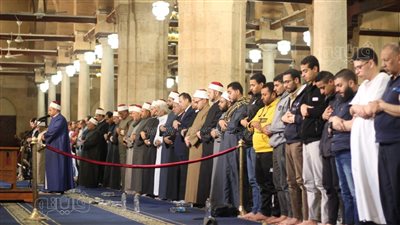  بالقراءات العشر، آلاف المصلين يشهدون صلاتي العشاء والتراويح بالجامع الأزهر (صور) 