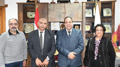 رئيس هيئة تعليم الكبار يلتقي مدير مشروع قرية متعلمة بهيئة إنقاذ الطفولة