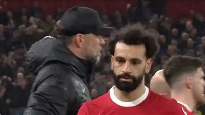 صحيفة بريطانية تكشف تفاصيل ما حدث بين محمد صلاح وكلوب بعد استبداله أمام شيفيلد